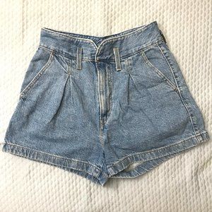 Levi's Women's High-Rise Mom Shorts Size 27 Color Puff Piece